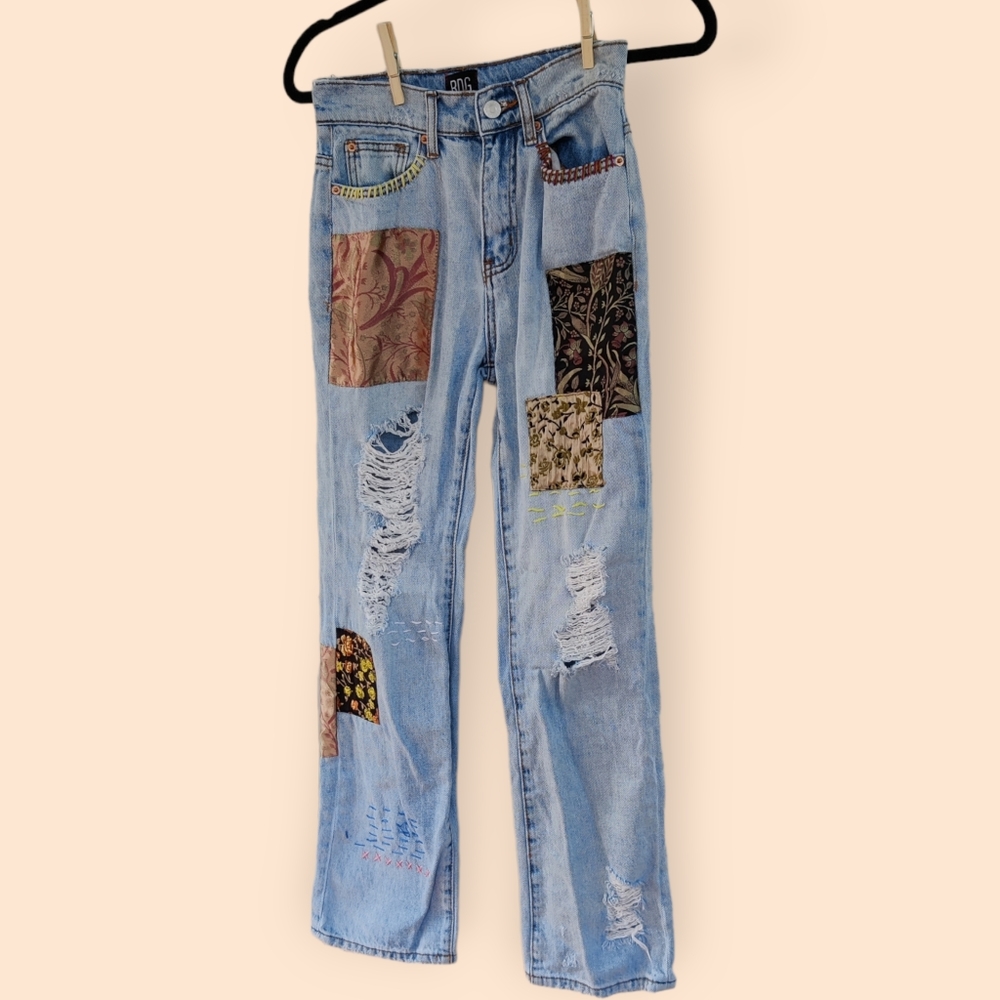 BDG Size 0 Jeans Urban Outfitters Patch Embroidered Distressed Ripped 24